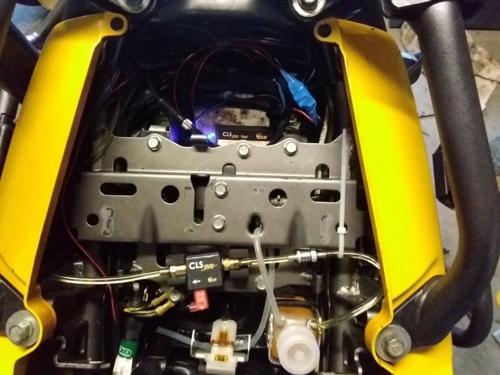 Chain lube system CLS Evo on Kawasaki Versys Nova Moto EN Motorcycle