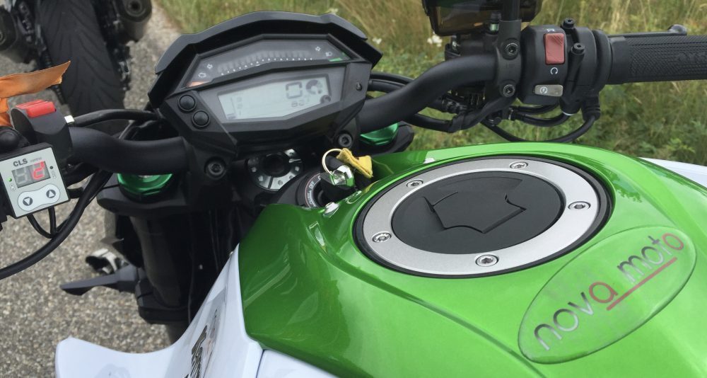 Parlons de sécurité ! Pour de vrai. L'innovation c'est STS, un module d' arrêt automatique des clignotants moto - Nova Moto : Innovation moto et  piloteNova Moto : Innovation moto et pilote
